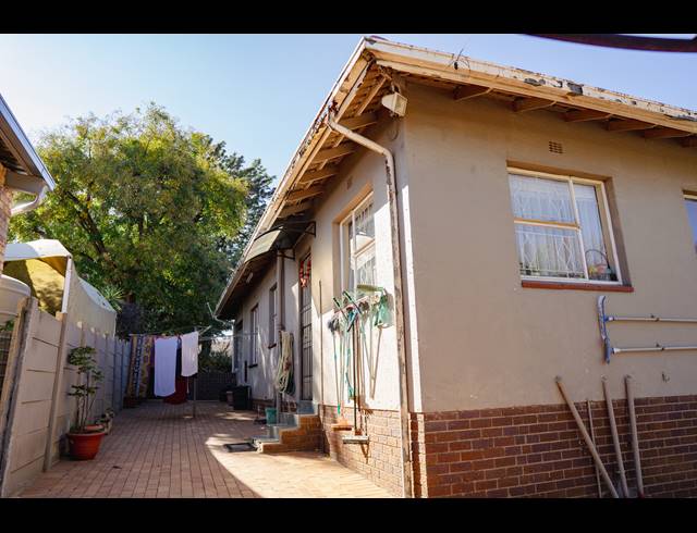 3 BEDROOM FREEHOLD FOR SALE IN WINCHESTER HILLS